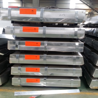 600mm-1250mm Lebar Lembar Atap Galvanis 20-25um Lapisan Cat Atas
